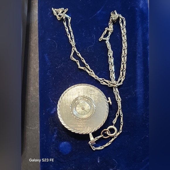 Vintage Dominion 17jewel pendant watch - Picture 3 of 4